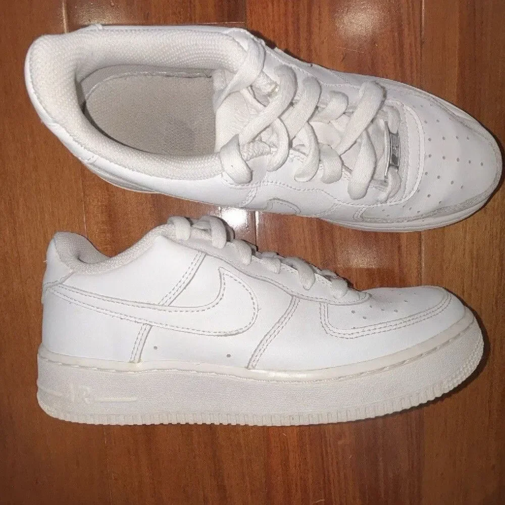 Nike Air Force 1 White Leather Solid Low Top Lace-Up Sneakers size 5.5Y